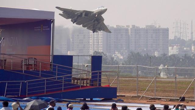 【Aero India 2025】Russian Su-57's surprising flight display 【Aero India 2025】Russian Su-57's surprising flight display