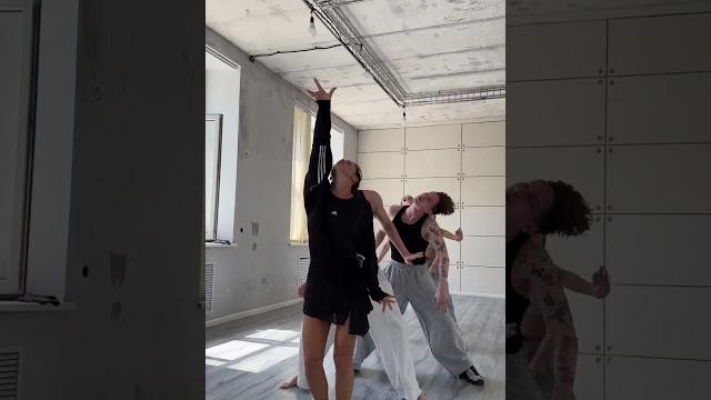 Нюша репетирует танцы для клипа на песню "Amore" Нюша репетирует танцы для клипа на песню "Amore"