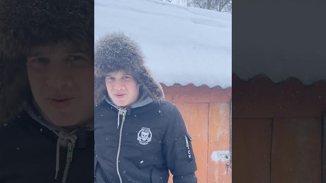 Уборка снега #юмор #shorts Уборка снега #юмор #shorts