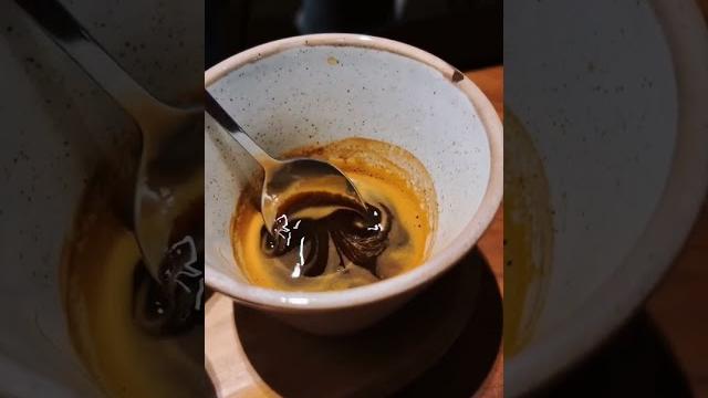 ПОЧЕМУ ЭСПРЕССО ПОДАЮТ С ВОДОЙ? ПОЧЕМУ ЭСПРЕССО ПОДАЮТ С ВОДОЙ?