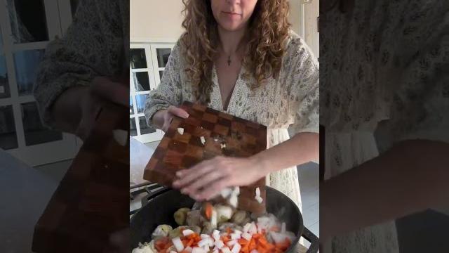 Девочки не ругайте меня Солнышко сейчас один в огороде #garden #gardenlife #дача #огород #shorts Девочки не ругайте меня Солнышко сейчас один в огороде #garden #gardenlife #дача #огород #shorts