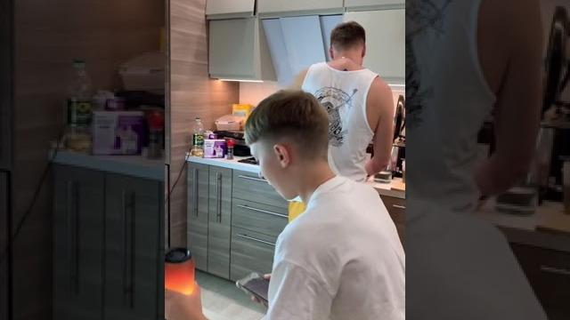 Отличный пранк с колонкой Отличный пранк с колонкой