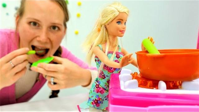 Игры для девочек и видео про куклы Барби. Барби как мама Игры для девочек и видео про куклы Барби. Барби как мама
