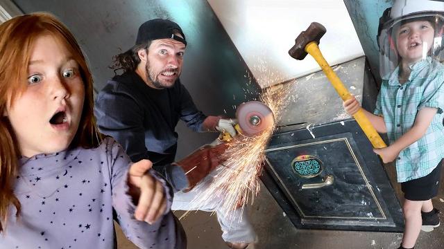 OPENiNG a MYSTERY SAFE!! Adley Niko & Navey help me break open an abandoned old Skatestation vault OPENiNG a MYSTERY SAFE!! Adley Niko & Navey help me break open an abandoned old Skatestation vault