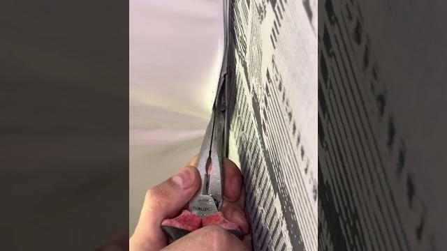 TG: электрик 70. Как снять натяжной потолок? #томск #ремонт #электричество #diy #electrician TG: электрик 70. Как снять натяжной потолок? #томск #ремонт #электричество #diy #electrician