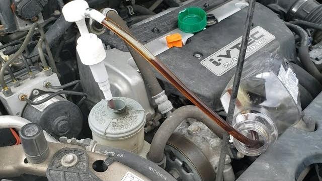 HONDA CR-V 2006, замена масла гидроусилителя руля / Honda CR-V power steering fluid change HONDA CR-V 2006, замена масла гидроусилителя руля / Honda CR-V power steering fluid change