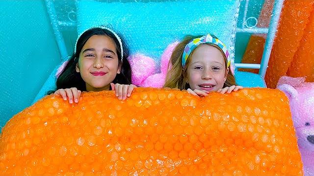 Nastya and Evelyn help each other as best friends Nastya and Evelyn help each other as best friends