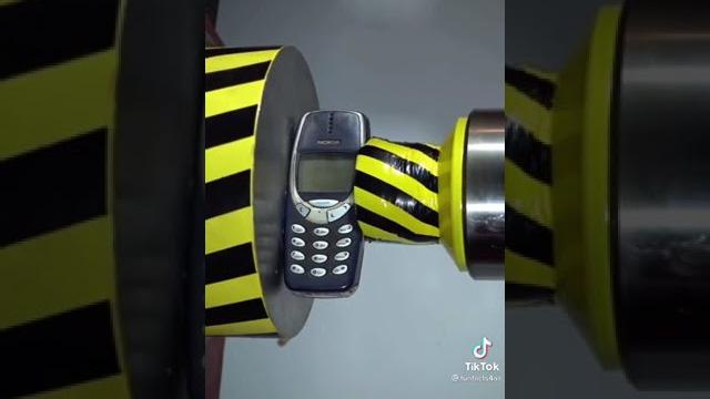 Nokia 3310 destruction test | nokia 3310 durability test #shorts Nokia 3310 destruction test | nokia 3310 durability test #shorts