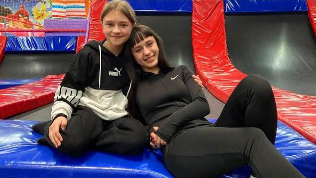 Приколы на Батутах Ярослава и Рита ВЛОГ Приколы на Батутах Ярослава и Рита ВЛОГ