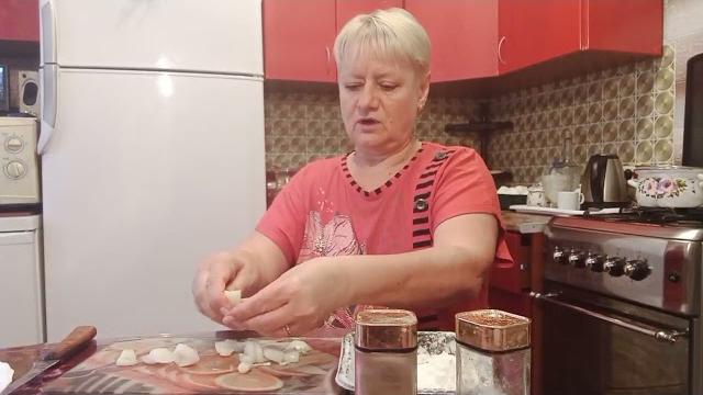 Жареная рыба с луком Жареная рыба с луком