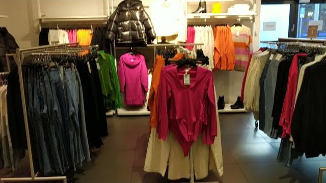 Магазин H&M ЧЕРНАЯ ПЯТНИЦА / 20 процентов СКИДКИ Магазин H&M ЧЕРНАЯ ПЯТНИЦА / 20 процентов СКИДКИ