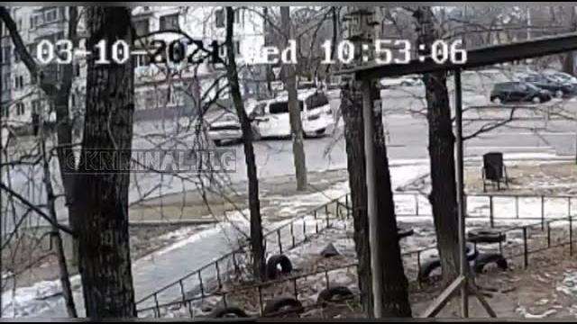 Момент жёсткого ДТП в Благовещенске Момент жёсткого ДТП в Благовещенске