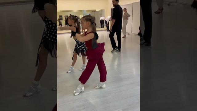 Танец ча-ча-ча Лучшая Школа Танцев Киев Флеш-Кристал Танец ча-ча-ча Лучшая Школа Танцев Киев Флеш-Кристал