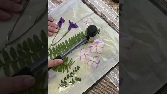 Eco Printing on Fabric with Natural Wild Flowers Eco Printing on Fabric with Natural Wild Flowers