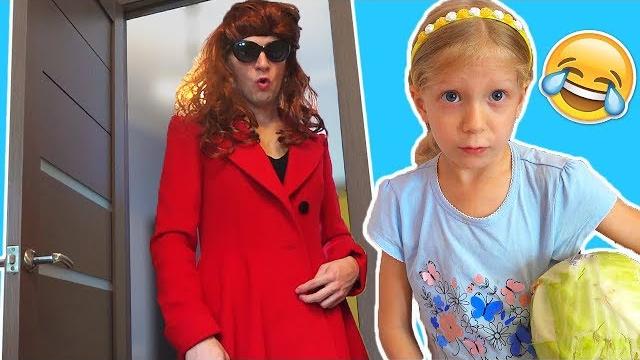НОВАЯ НЯНЯ у МИЛАНЫ и ДАНИ Комедия от Фэмели Бокс! Дети не хотят её слушать! СКЕТЧ ШОУ НОВАЯ НЯНЯ у МИЛАНЫ и ДАНИ Комедия от Фэмели Бокс! Дети не хотят её слушать! СКЕТЧ ШОУ