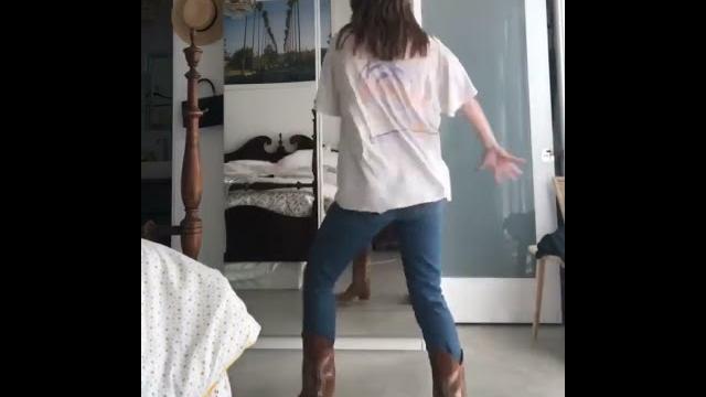Kaitlyn Dever stories Kaitlyn Dever stories