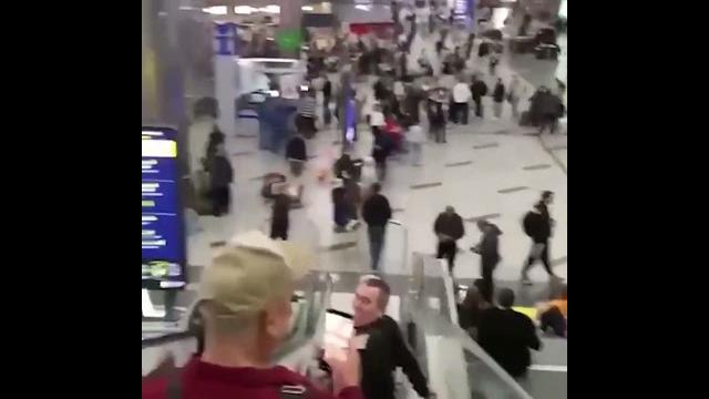 В аэропорту Домодедово перенесли десятки рейсов В аэропорту Домодедово перенесли десятки рейсов