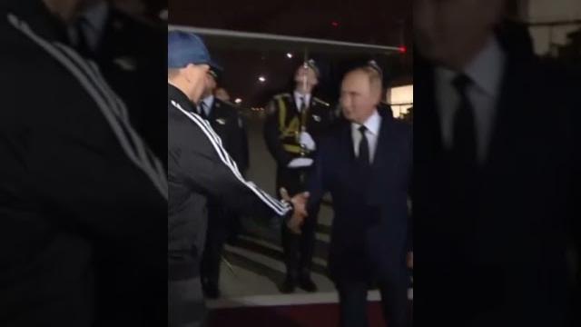 Путин встречает киллера Вадима Красикова. РФ-вождь обнял убийцу и сказал ему «Здарова!» Путин встречает киллера Вадима Красикова. РФ-вождь обнял убийцу и сказал ему «Здарова!»