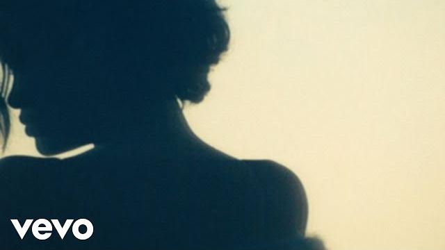 Rihanna - Diamonds Rihanna - Diamonds