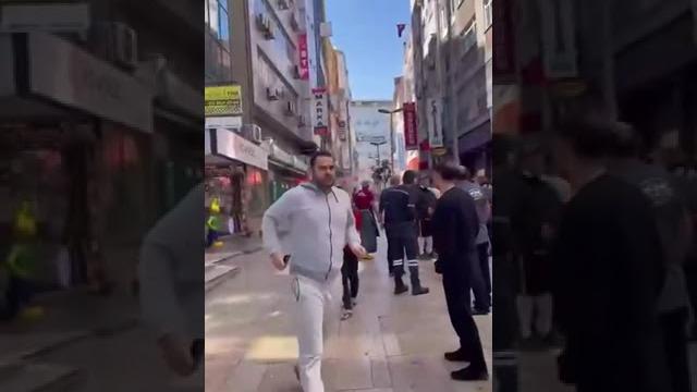 Мощное землетрясение произошло в Стамбуле Мощное землетрясение произошло в Стамбуле