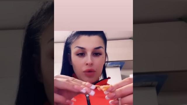Как правильно есть краба #shorts#краб Как правильно есть краба #shorts#краб