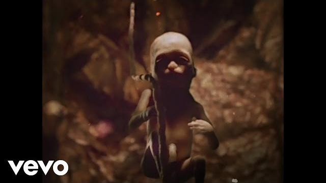Massive Attack - Teardrop (Official Video) Massive Attack - Teardrop (Official Video)