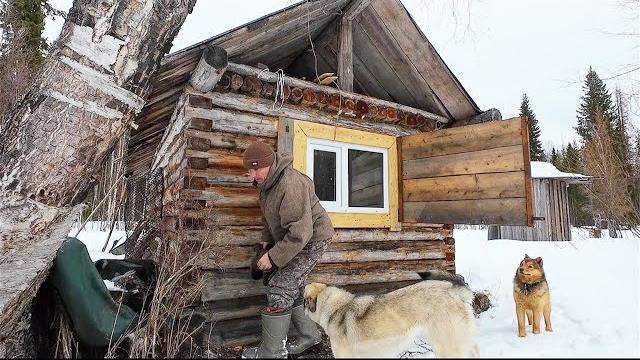 ОТКРЫЛАСЬ ОХОТА НА МЕДВЕДЯ / ПО ПОСЛЕДНЕЙ ДОРОГЕ УСПЕВАЮ УЛАДИТЬ ДЕЛА В ТАЙГЕ / СКОРО ПРИЛЕТЯТ УТКИ. ОТКРЫЛАСЬ ОХОТА НА МЕДВЕДЯ / ПО ПОСЛЕДНЕЙ ДОРОГЕ УСПЕВАЮ УЛАДИТЬ ДЕЛА В ТАЙГЕ / СКОРО ПРИЛЕТЯТ УТКИ.