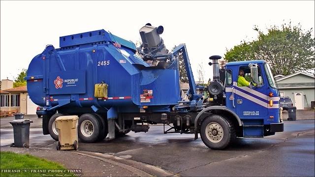 Garbage Trucks: On Route, In Action! Garbage Trucks: On Route, In Action!