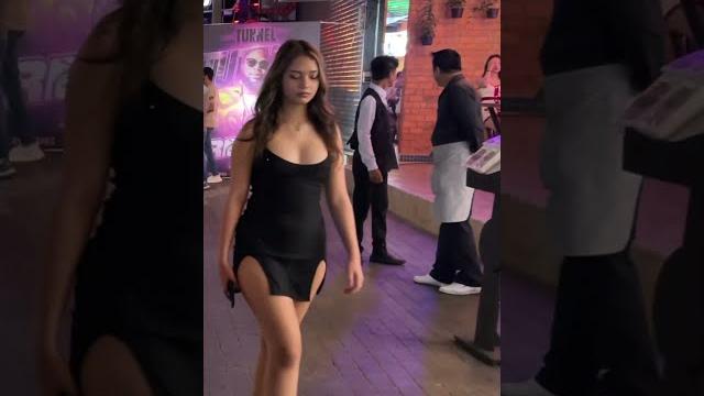 Don't make eye contact Don't make eye contact