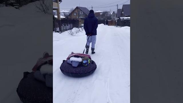 КАК ГУЛЯТЬ С ДЕТЬМИ ЗИМОЙ #многодетнаясемья #погодки #зима #прогулка #частныйсектор #shorts КАК ГУЛЯТЬ С ДЕТЬМИ ЗИМОЙ #многодетнаясемья #погодки #зима #прогулка #частныйсектор #shorts