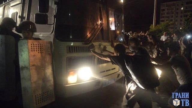 Процесс "Торнадо": столкновения у суда Процесс "Торнадо": столкновения у суда