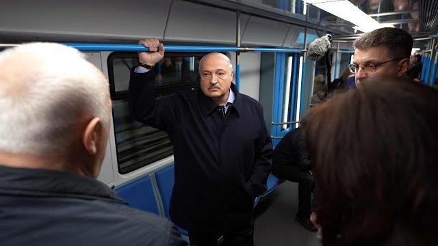 Лукашенко в метро: Ко мне их даже не посылай! Я тебе сказал публично! // Новые станции метро, Минск Лукашенко в метро: Ко мне их даже не посылай! Я тебе сказал публично! // Новые станции метро, Минск