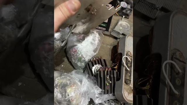 Очень старая материнка, стоила раньше как квартира))) #платы #раритет #motherboard #cpu #gpu #старьё Очень старая материнка, стоила раньше как квартира))) #платы #раритет #motherboard #cpu #gpu #старьё