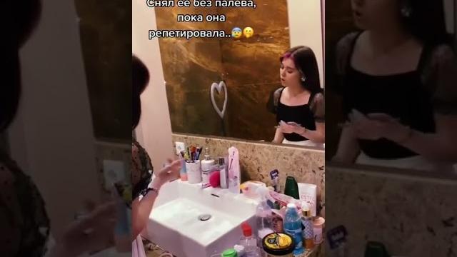 Почему она думает, что не умеет петь? Почему она думает, что не умеет петь?
