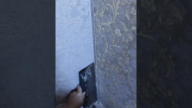 Как легко и быстро отрезать обои в углу Как легко и быстро отрезать обои в углу