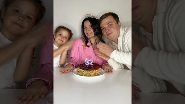 С Днем рождения меня! Принимаю поздравления! С Днем рождения меня! Принимаю поздравления!