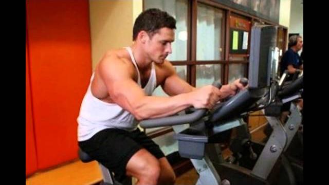 Езда на велотренажере Езда на велотренажере