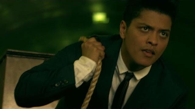 Bruno Mars - Grenade (Official Music Video) Bruno Mars - Grenade (Official Music Video)