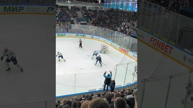 "ФАНАТЫ" РВУТСЯ НА ПЛОЩАДКУ В МАТЧЕ ТОРПЕДО-БАРЫС) #нижнийновгород #домспортанн #кхл #торпедо "ФАНАТЫ" РВУТСЯ НА ПЛОЩАДКУ В МАТЧЕ ТОРПЕДО-БАРЫС) #нижнийновгород #домспортанн #кхл #торпедо