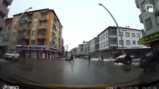 ТУРЦИЯ ПЕРВЫЕ КАДРЫ ЗЕМЛЕТРЯСЕНИЯ ТУРЦИЯ ПЕРВЫЕ КАДРЫ ЗЕМЛЕТРЯСЕНИЯ
