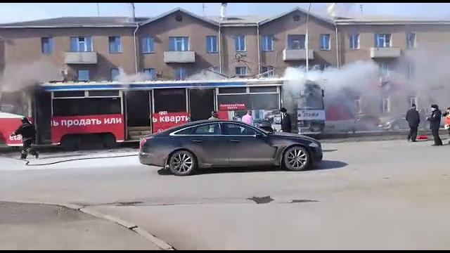 Горит трамвай на Дзержинского Кемерово Горит трамвай на Дзержинского Кемерово