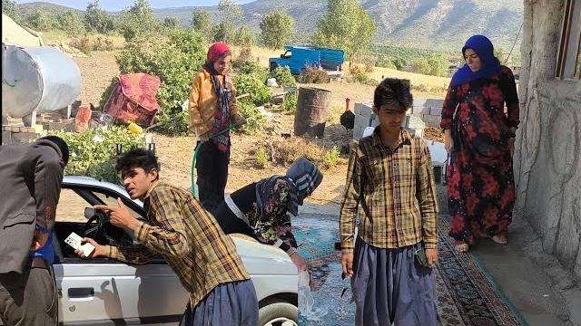 Jamshid from the (Bid) channel guides a nomadic family to obtain a house construction permit Jamshid from the (Bid) channel guides a nomadic family to obtain a house construction permit
