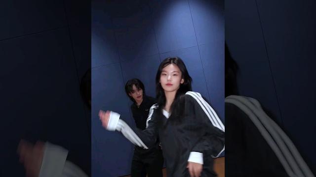 Hwang Hyunjin | Itzy Yeji | Chk Chk Boom Challenge Hwang Hyunjin | Itzy Yeji | Chk Chk Boom Challenge