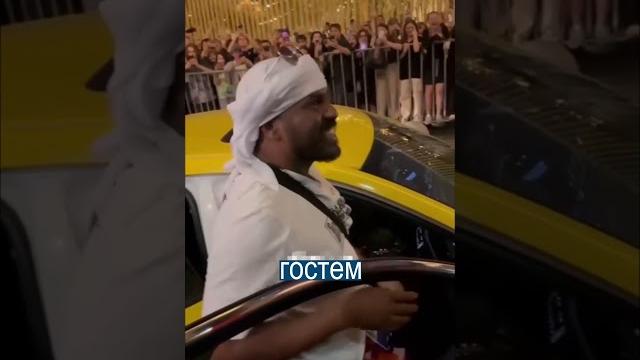 Фанаты перепутали Канье Уэста со случайным мужиком Фанаты перепутали Канье Уэста со случайным мужиком