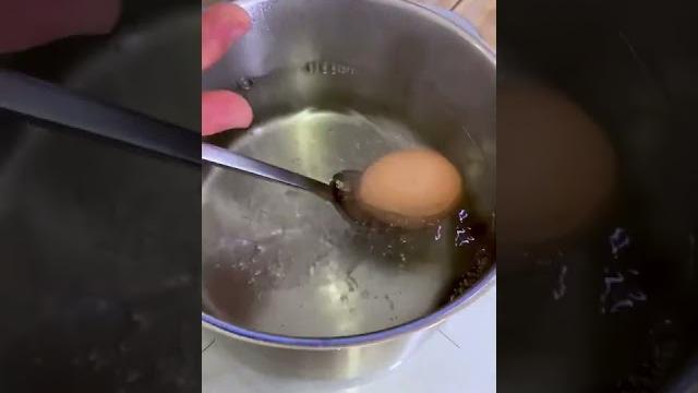 Лайфхак как сварить яйцо всмятку Лайфхак как сварить яйцо всмятку