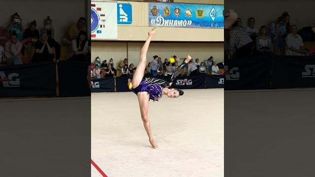 Застряла нога?! #юмор #гимнастка #ржака #приколы #shortsvideo #жиза #ледидиана #златуха Застряла нога?! #юмор #гимнастка #ржака #приколы #shortsvideo #жиза #ледидиана #златуха