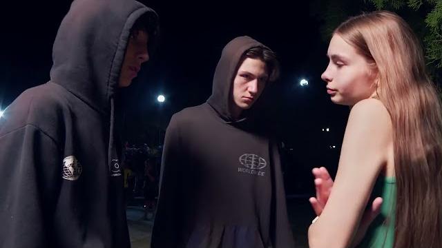 Драка на дискотеке. Девушка заступилась за подругу. Драка на дискотеке. Девушка заступилась за подругу.