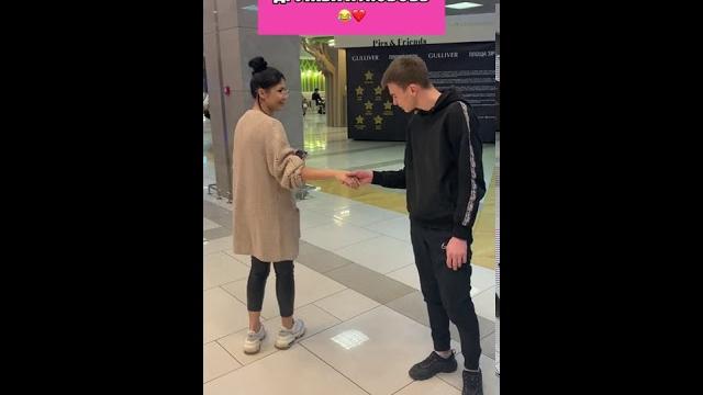 Tik-Tok: Вот так рождается настоящая дружба (2021) Tik-Tok: Вот так рождается настоящая дружба (2021)