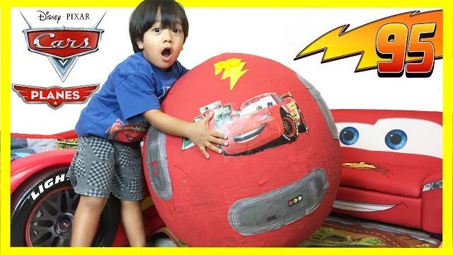 GIANT Lightning McQueen Egg Surprise with 100+ Disney Cars Toys GIANT Lightning McQueen Egg Surprise with 100+ Disney Cars Toys