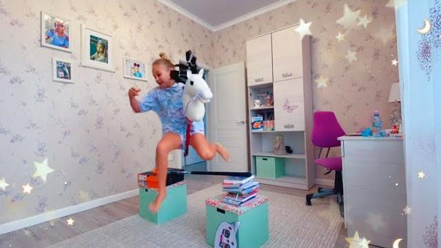 Alice shows her HobbyHorse training! Alice shows her HobbyHorse training!
